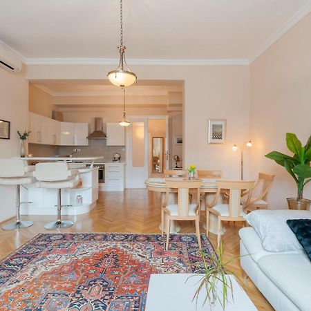 View To The Roofs Luxury Apartment With 2 Bedrooms Budapest Luaran gambar