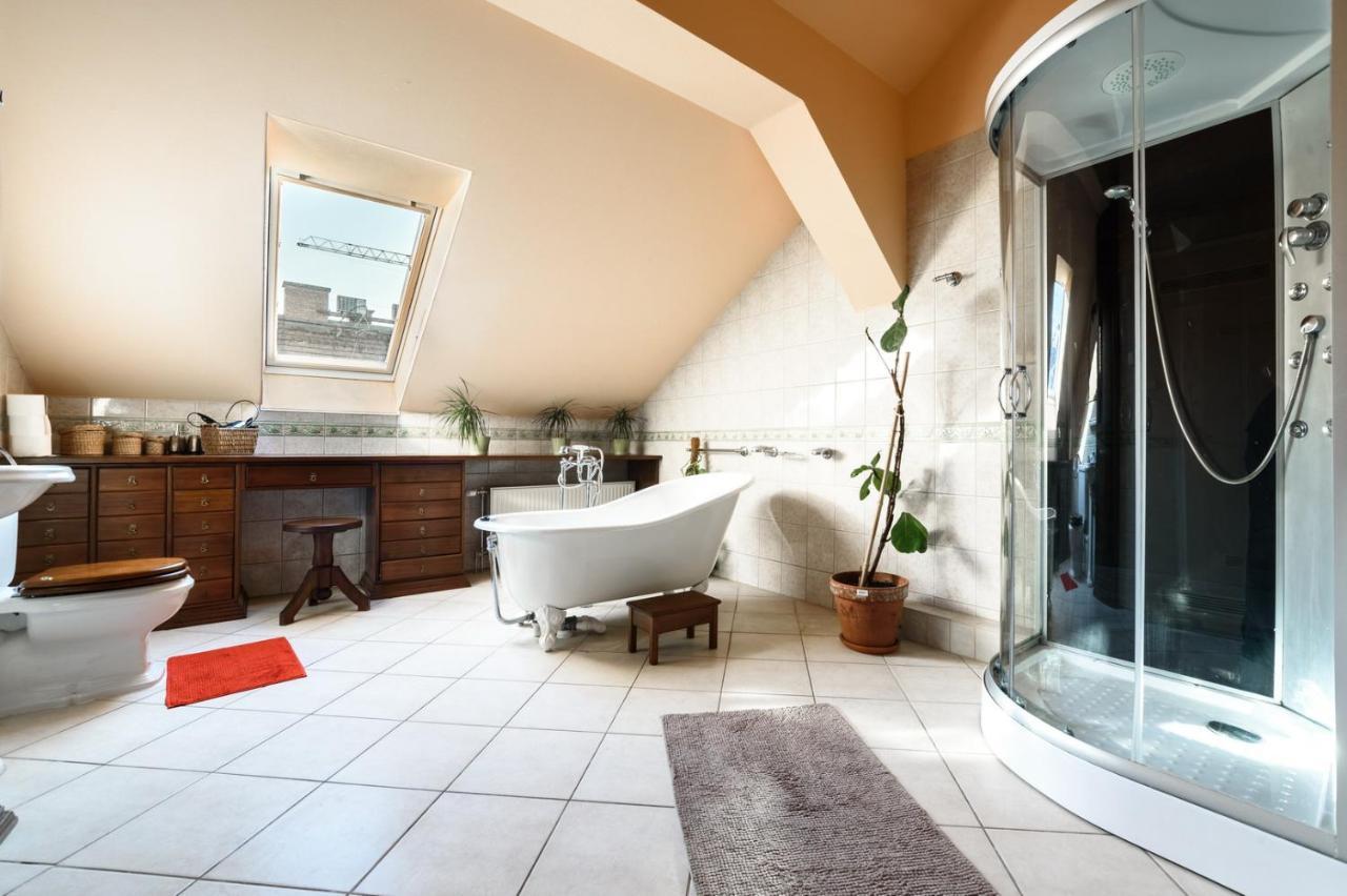 View To The Roofs Luxury Apartment With 2 Bedrooms Budapest Luaran gambar