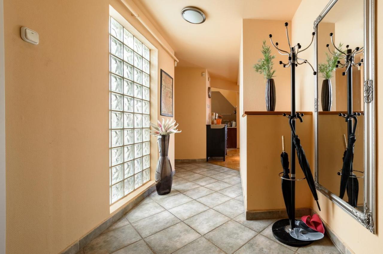 View To The Roofs Luxury Apartment With 2 Bedrooms Budapest Luaran gambar