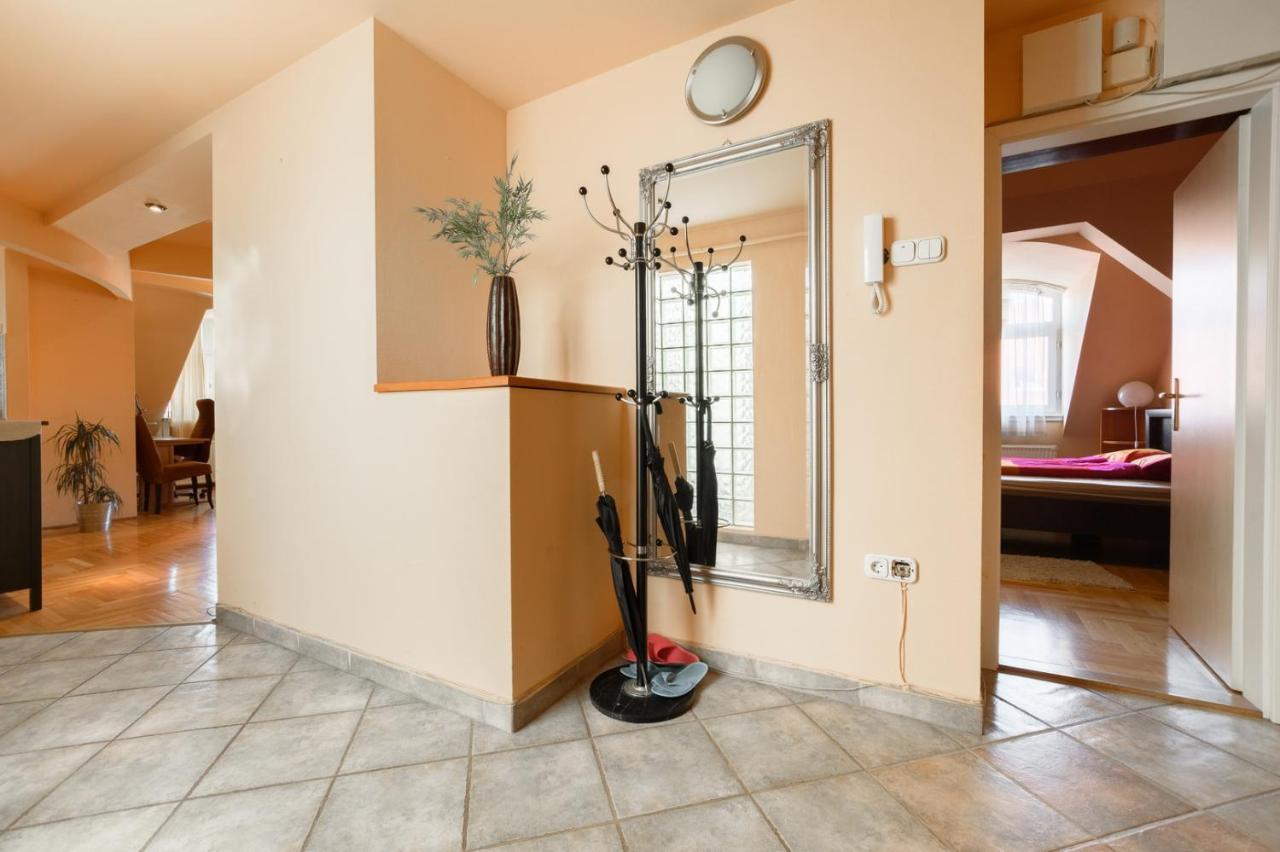 View To The Roofs Luxury Apartment With 2 Bedrooms Budapest Luaran gambar
