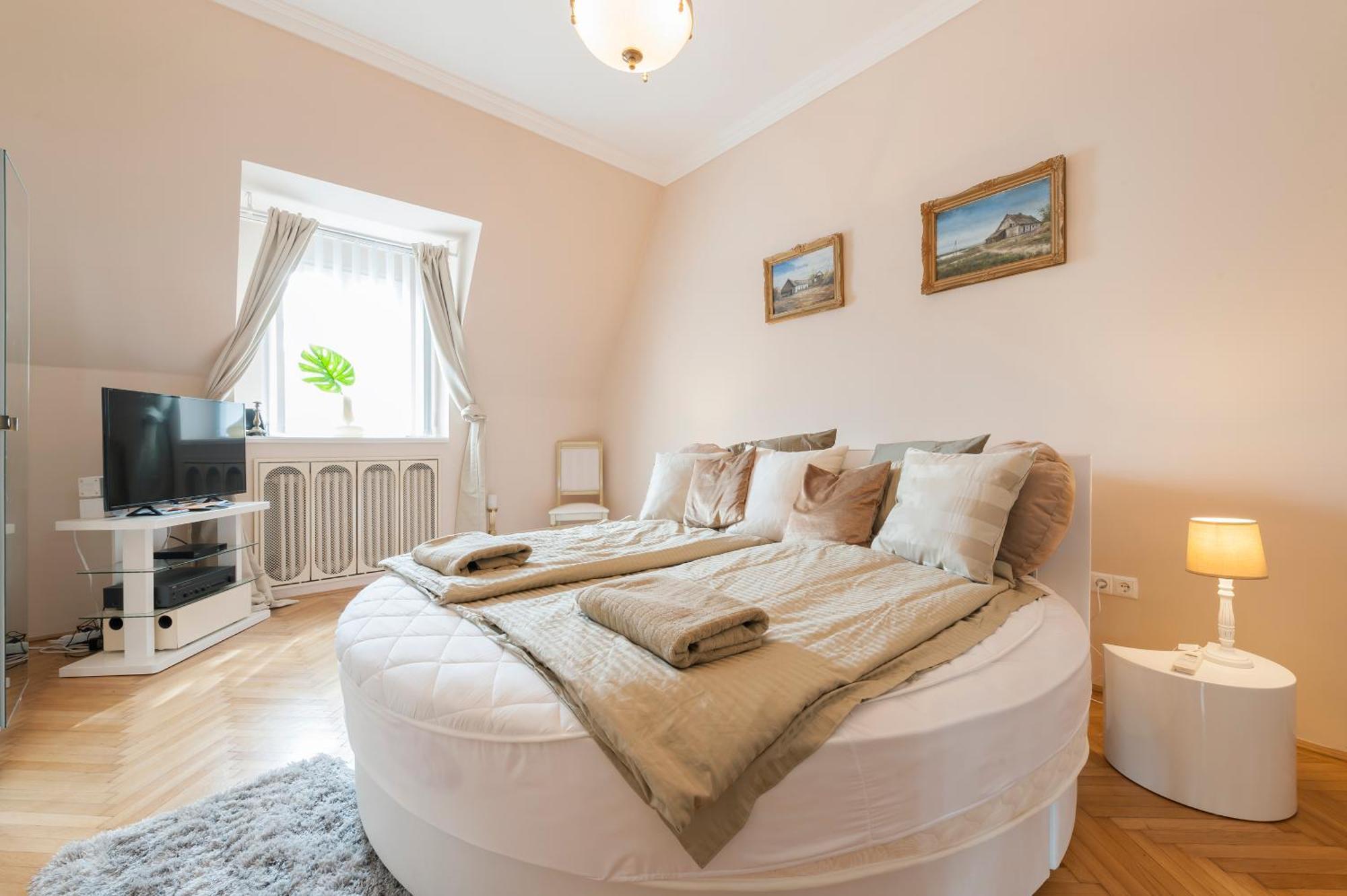 View To The Roofs Luxury Apartment With 2 Bedrooms Budapest Luaran gambar