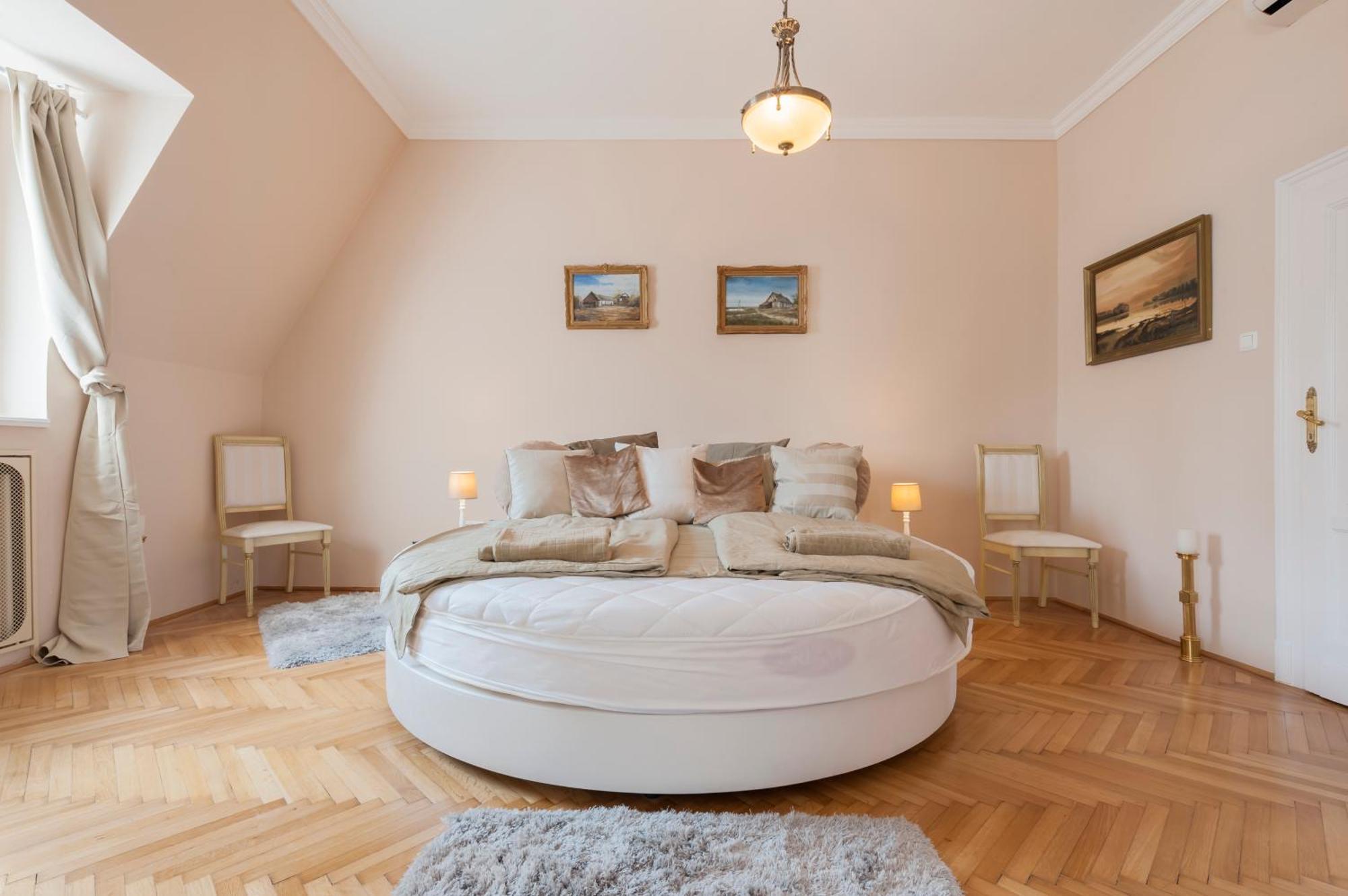View To The Roofs Luxury Apartment With 2 Bedrooms Budapest Luaran gambar