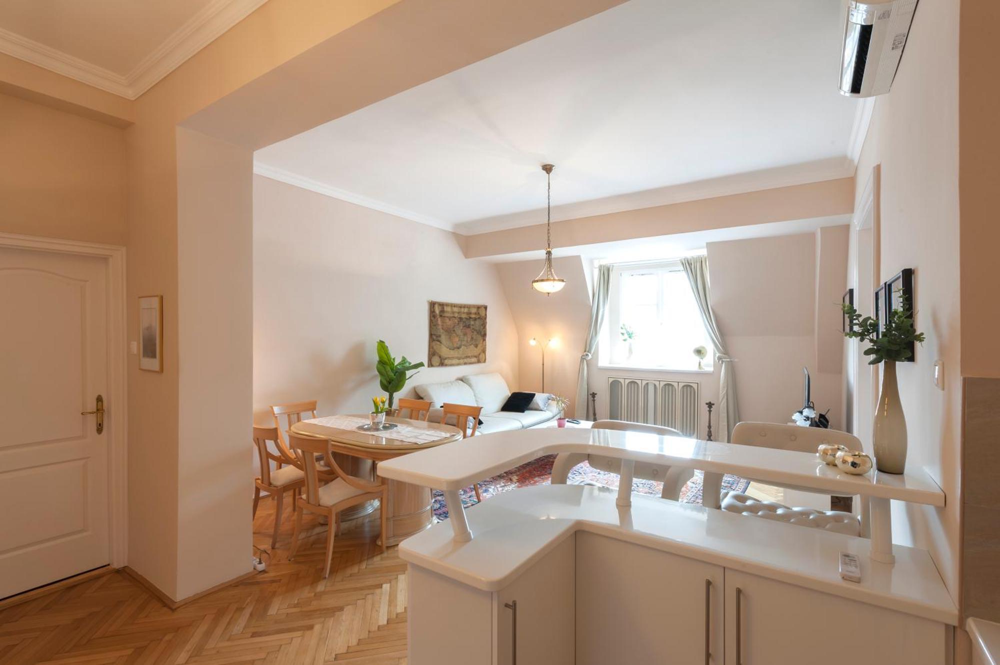View To The Roofs Luxury Apartment With 2 Bedrooms Budapest Luaran gambar